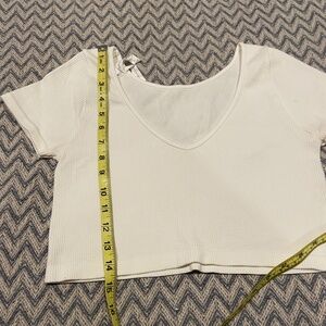 Aeropostale White Ribbed Cropped Tee – Size Large